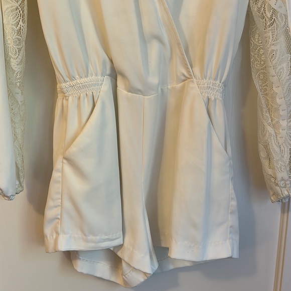 Parker White Long Sleeve Romper - Medium - Picture 3 of 4